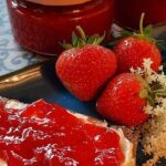Erdbeermarmelade mit Holunderblüten rezept